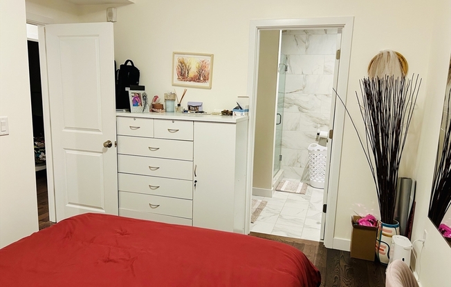2 beds, 2.5 baths, 989 sqft, $3,400, Unit 6