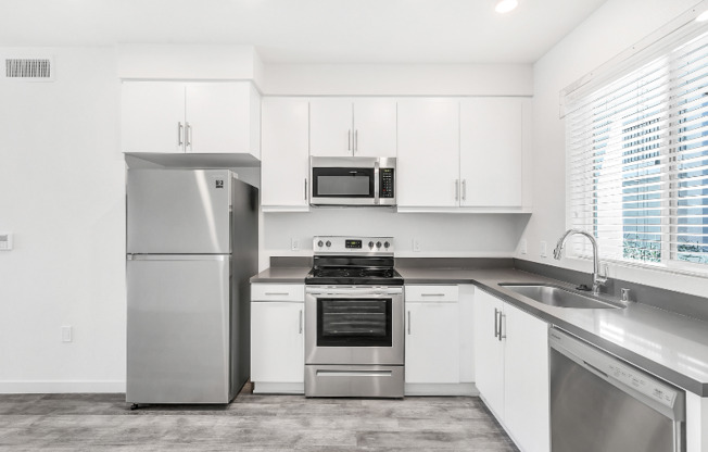 1249 W. 39th Place