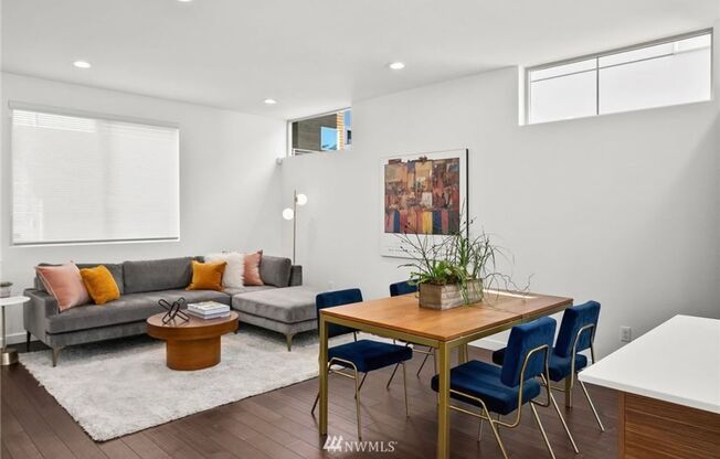 Welcome Home 3 bd 2.5 ba - West Seattle Townhome