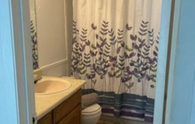 2 beds, 1.5 baths, 1,084 sqft, $915, Unit 0605
