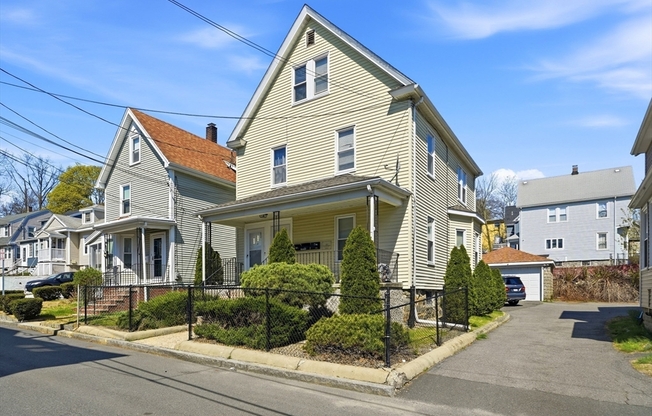 8 ROCKWELL TER