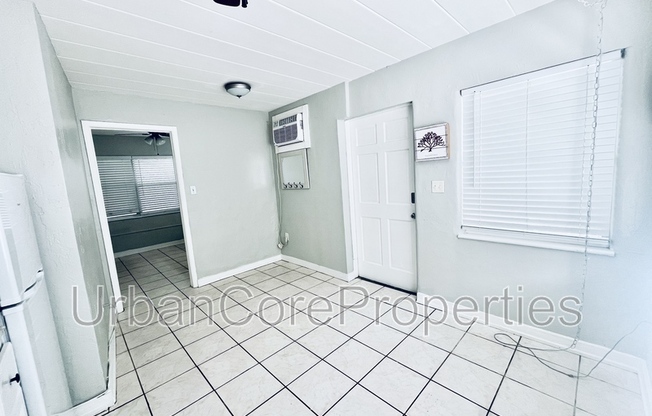 1023 LOCUST ST NE