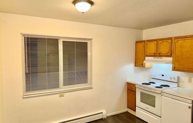 2 beds, 1 bath, 650 sqft, $995, Unit #6