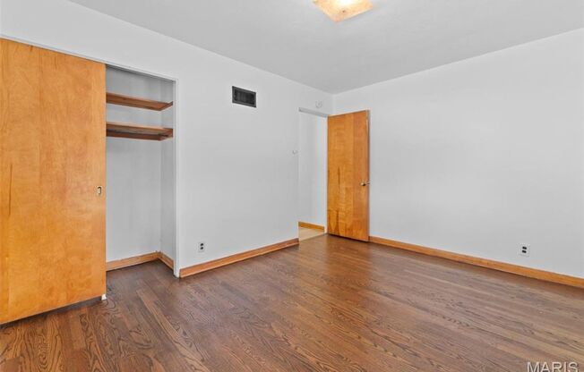 2 beds, 1 bath, 770 sqft, $1,200, Unit Southwest Ave - 2048