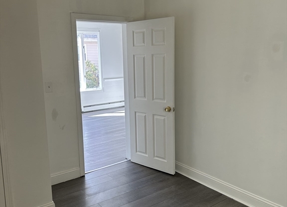 3 beds, 1 bath, $2,300, Unit 1