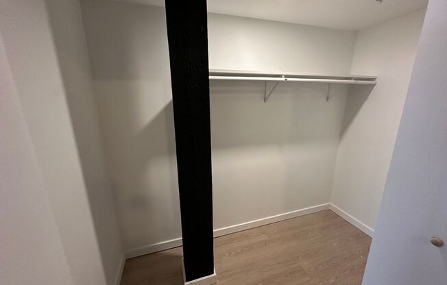 Studio, 1 bath, 329 sqft, $1,050, Unit 304