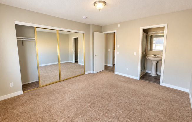 3 beds, 2 baths, 1,300 sqft, $1,795, Unit 3435