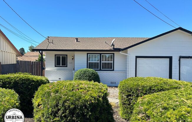 Great Single Level Duplex in Santa Rosa