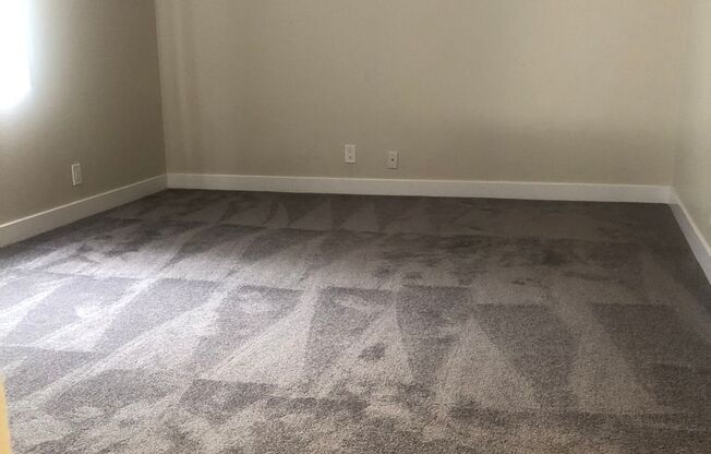 3 beds, 2 baths, $3,295, Unit 201