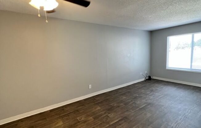 2 beds, 1.5 baths, 916 sqft, $1,090, Unit 10014-5