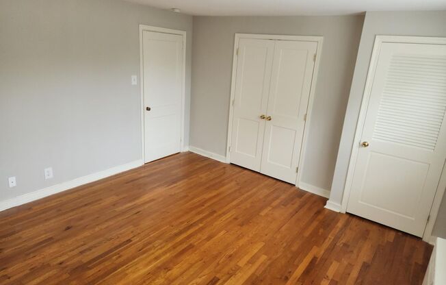 2 beds, 1 bath, 897 sqft, $2,335, Unit E-14