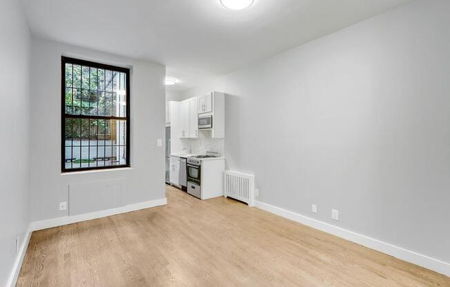 518 E 88 ST