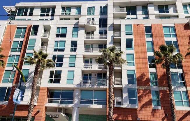 Modern Luxury 2-bed/2-bath Condo in SoMa with 24-hr Security and Optional Parking