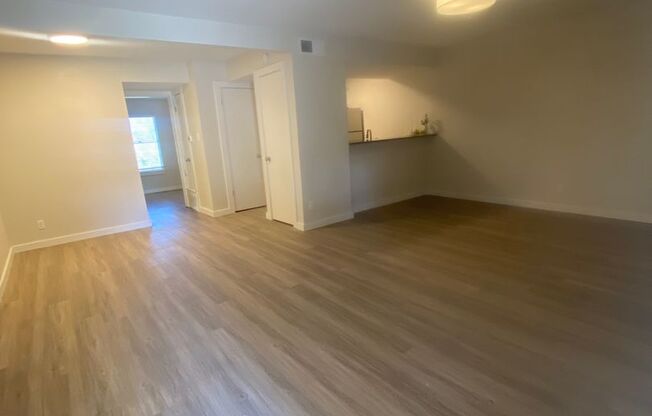 1 bed, 1 bath, 700 sqft, $1,375, Unit ELP2200-216