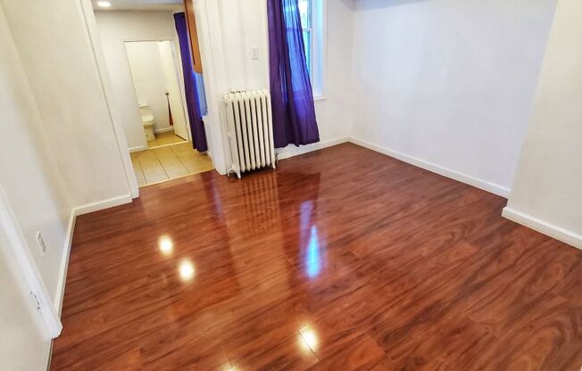 1 bed, 1 bath, 550 sqft, $1,150, Unit Unit 4