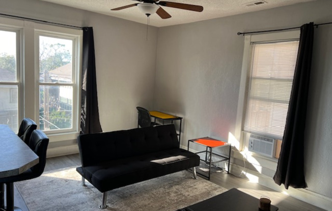 2 beds, 1 bath, $1,250, Unit 107 Bluff St Unit B