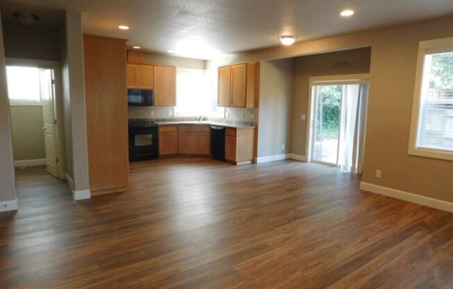 4Bd/2.5Ba Two Story House - Available to View!