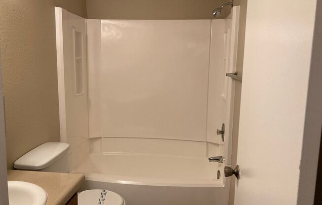 1 bed, 1 bath, 670 sqft, $1,175, Unit 127