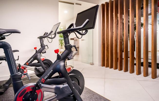 2 beds, 2 baths, 905 sqft, $4,212, Unit 5H