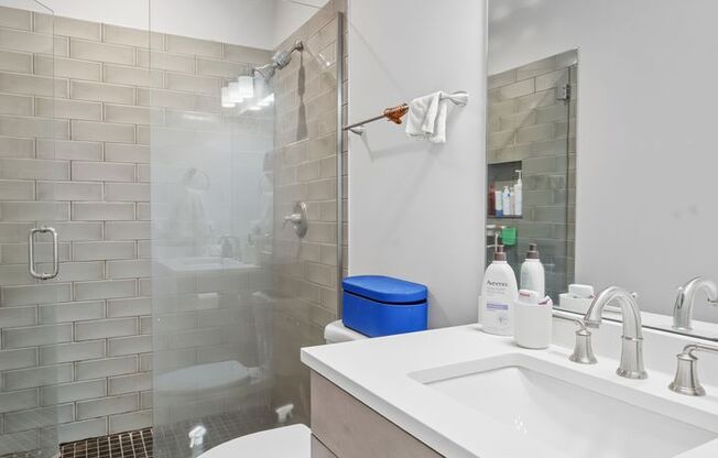 3 beds, 2 baths, 830 sqft, $4,450, Unit 928-3S