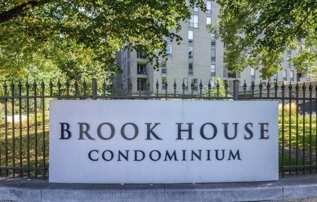 1 bed, 1 bath, 725 sqft, $3,150, Unit 912