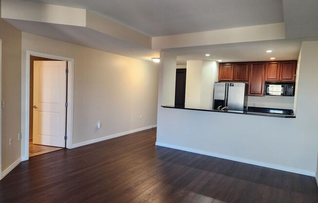 1 bed, 1 bath, $2,100, Unit # 10