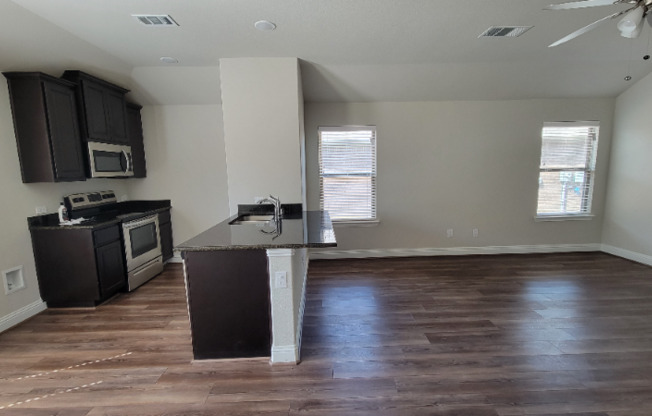 1421 WARRINGWOOD DR