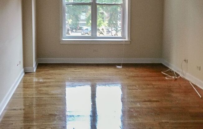 2 beds, 1 bath, 740 sqft, $2,850, Unit 855-2W