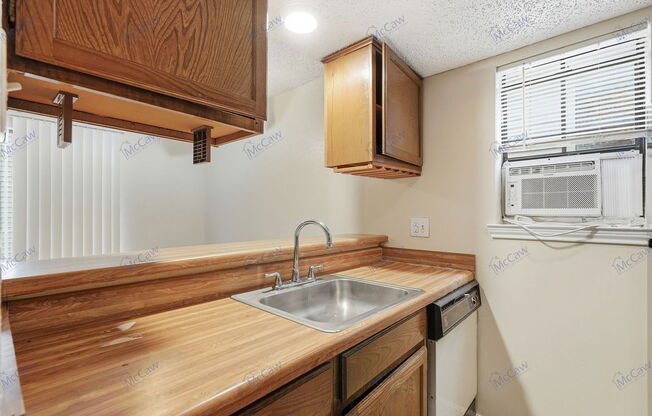 1 bed, 1 bath, 550 sqft, $1,000, Unit 321