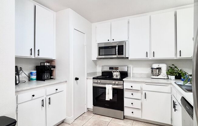 Fantastic 4 bedroom home with a 1 car garage and driveway space for additional car! Backyard and updated home!