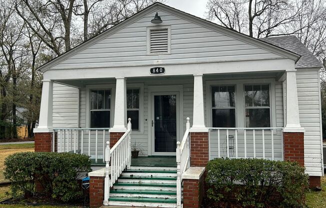 Renovated home with 3 bedrooms and 2 bathrooms in Wonderful West Ashley