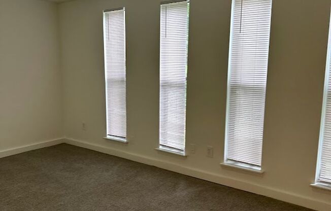 1 bed, 1 bath, 570 sqft, $1,275, Unit AO346