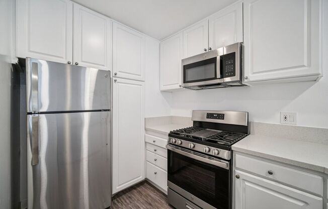 2 beds, 2 baths, 1,100 sqft, $2,498, Unit 4220.308