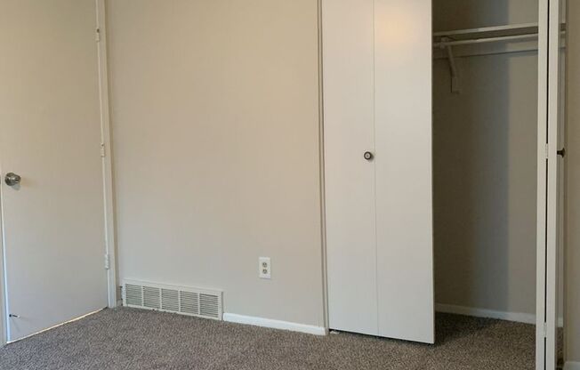 2 beds, 1 bath, 700 sqft, $945, Unit 9155