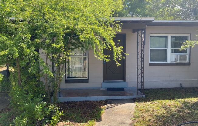 3BR/1.5BA on large lot with covered parking and neighborhood park