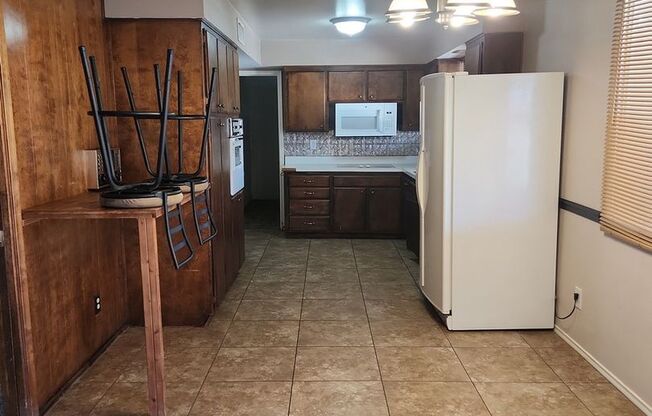 Ranch Style 3 bed/1.75 Bath, RV parking NO HOA!