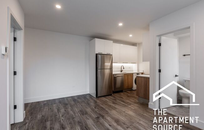 The Ivy: Uptown 2 Bed with In-Unit Laundry & Steps to Foster Beach!