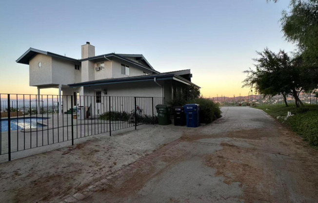 5130 CERRILLOS DR