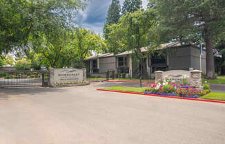 Rivercrest Apartments in College-Glen