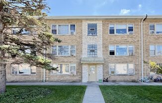 7628 5 N MILWAUKEE