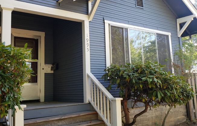 Beautiful 4 Bedroom House on Campus!