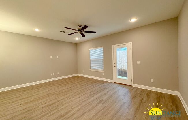 Beautiful 3 Bedroom unit in the heart of Fort Walton Beach!