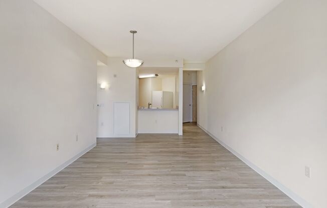 2 beds, 1 bath, 981 sqft, $1,525, Unit 0704