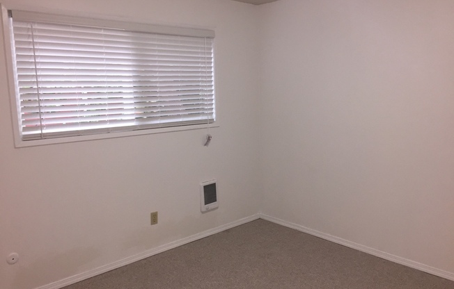 2 beds, 1 bath, 900 sqft, $1,595