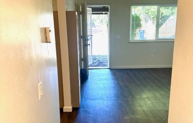 2 beds, 1 bath, 768 sqft, $1,950, Unit 585 Johnston St