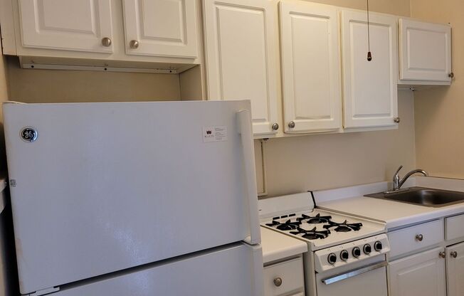Studio, 1 bath, $825, Unit 212
