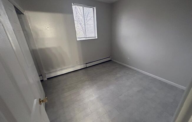 2 beds, 1 bath, 800 sqft, $1,095, Unit 605-14