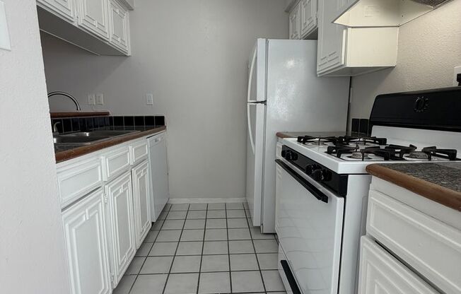 2 beds, 2 baths, 940 sqft, $1,475, Unit OCR-219