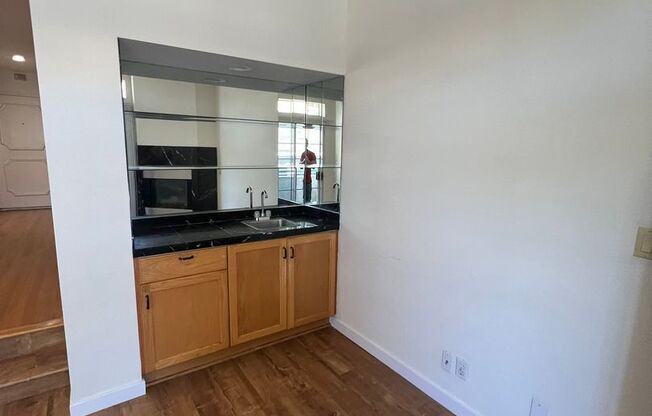 2 beds, 2 baths, 1,200 sqft, $3,595