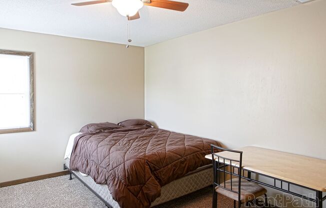 2 beds, 1 bath, 820 sqft, $970, Unit 4324 Wyndsor Terrace Building 4 #10